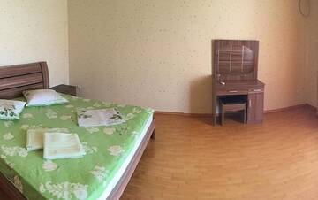 Фото номера Четырехместный номер Делюкс Отель Lazurnaya 2 г. Бердянск 6
