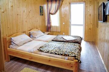 Фото номера Двухместный номер с 2 отдельными кроватями Отель Katrin Hotel г. Бердянск 6