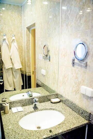 Фото номера Апартаменты с 2 спальнями Отель Hotel Mon Senior г. Бердянск 16
