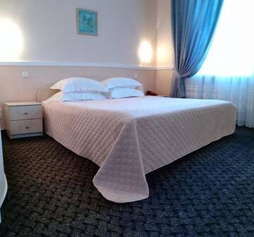 Фото номера Большой двухместный номер с 1 кроватью Отель Hotel Mon Senior г. Бердянск 10