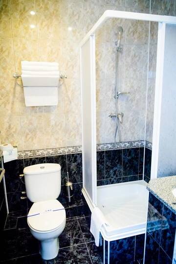 Фото номера Апартаменты с 2 спальнями Отель Hotel Mon Senior г. Бердянск 3