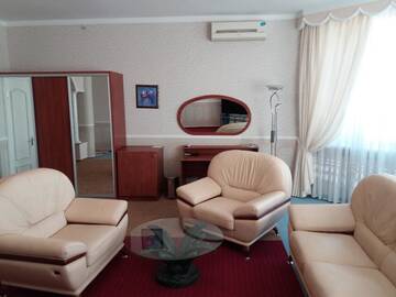 Фото номера Двухместный номер с 1 кроватью и собственной ванной комнатой Отель Hotel Mon Senior г. Бердянск 3
