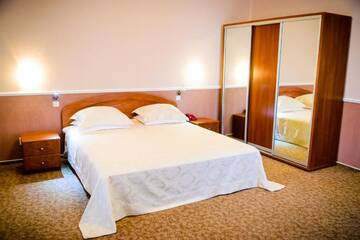 Фото номера Апартаменты с 2 спальнями Отель Hotel Mon Senior г. Бердянск 6