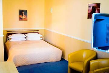 Фото номера Апартаменты с 2 спальнями Отель Hotel Mon Senior г. Бердянск 11