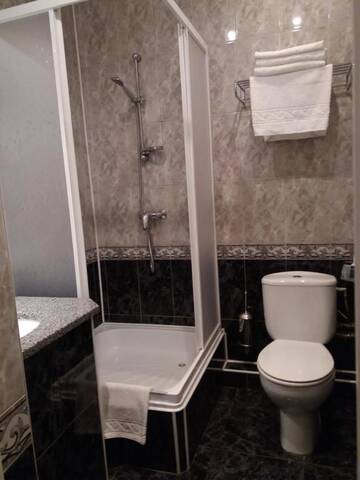 Фото номера Двухместный номер Делюкс с 1 кроватью и балконом Отель Hotel Mon Senior г. Бердянск 5