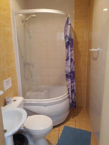 Фото номера Двухместный номер Делюкс с 1 кроватью Отель Hotel Azov г. Бердянск 18