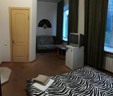 Фото номера Cемейный номер с собственной ванной комнатой Отель Hotel Azov г. Бердянск 4