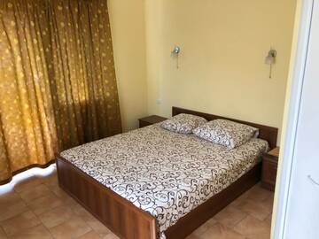 Фото номера Двухместный номер Делюкс с 1 кроватью и душем Гостевой дом Guest House Gostinnyi г. Бердянск 3