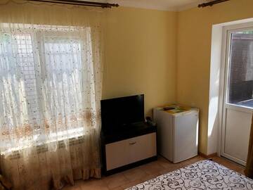 Фото номера Двухместный номер Делюкс с 1 кроватью и душем Гостевой дом Guest House Gostinnyi г. Бердянск 9