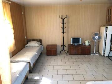 Фото номера Четырехместный номер с общей ванной комнатой Гостевой дом Guest House Gostinnyi г. Бердянск 3