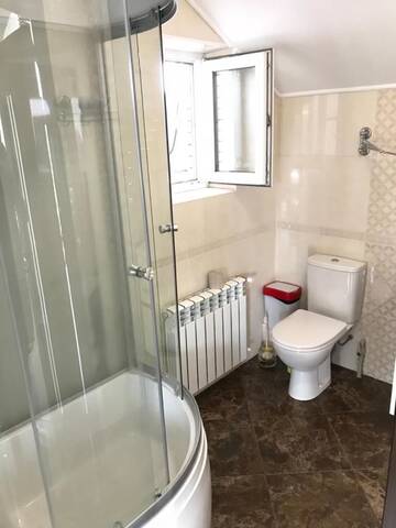 Фото номера Роскошный четырехместный номер Гостевой дом Guest House Gostinnyi г. Бердянск 6