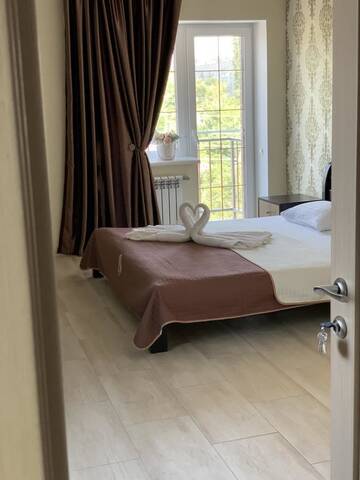 Фото номера Номер с кроватью размера «queen-size» и балконом Гостевой дом Sun House г. Бердянск 14