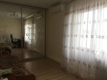 Фото номера Дом с 5 спальнями Дома для отпуска Tinyayev-house г. Бердянск 17