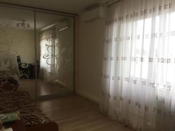 Фото номера Дом с 5 спальнями Дома для отпуска Tinyayev-house г. Бердянск 27