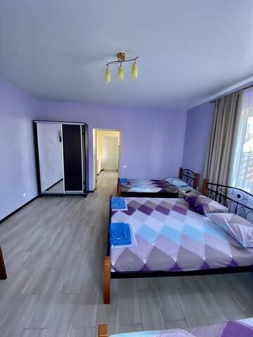 Фото номера Классический четырехместный номер Отель Holiday г. Бердянск 6