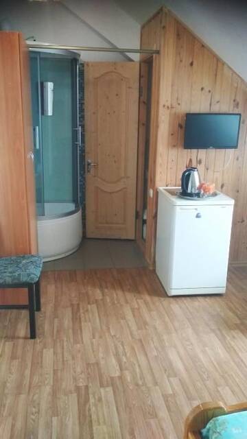 Фото номера Стандартный трехместный номер Гостевой дом Риф г. Бердянск 7