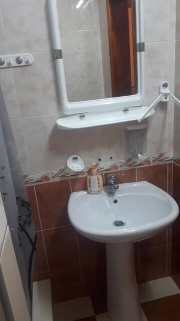 Фото номера Двухместный номер с 1 кроватью и собственной ванной комнатой Апарт-отели Apart-hotel Ugolok г. Бердянск 27